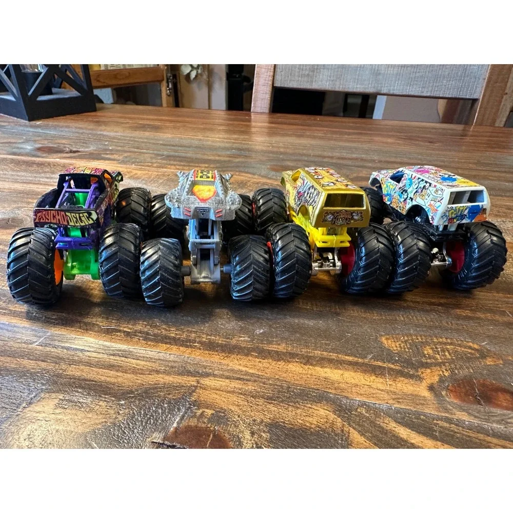 Monster Jam Trucks Lot of 4 Max-D‎ Psycho Delic Potty Central 4-Wheel Hive